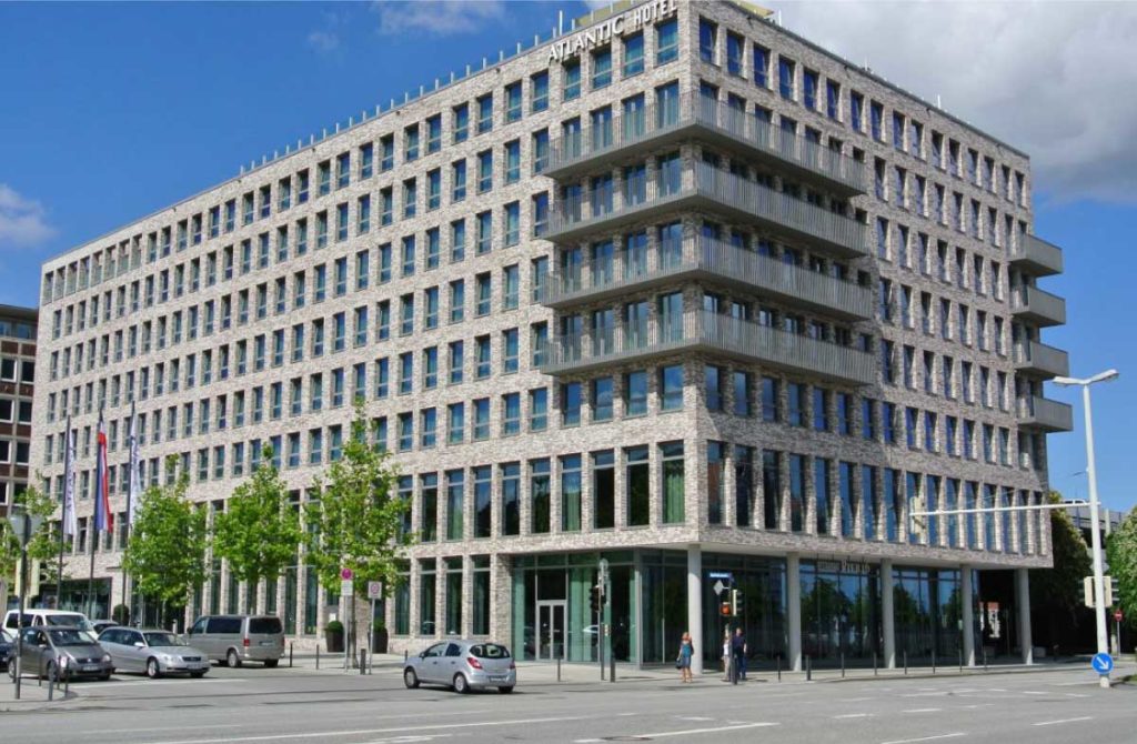 Hotel mit TV- und Internetversorgung